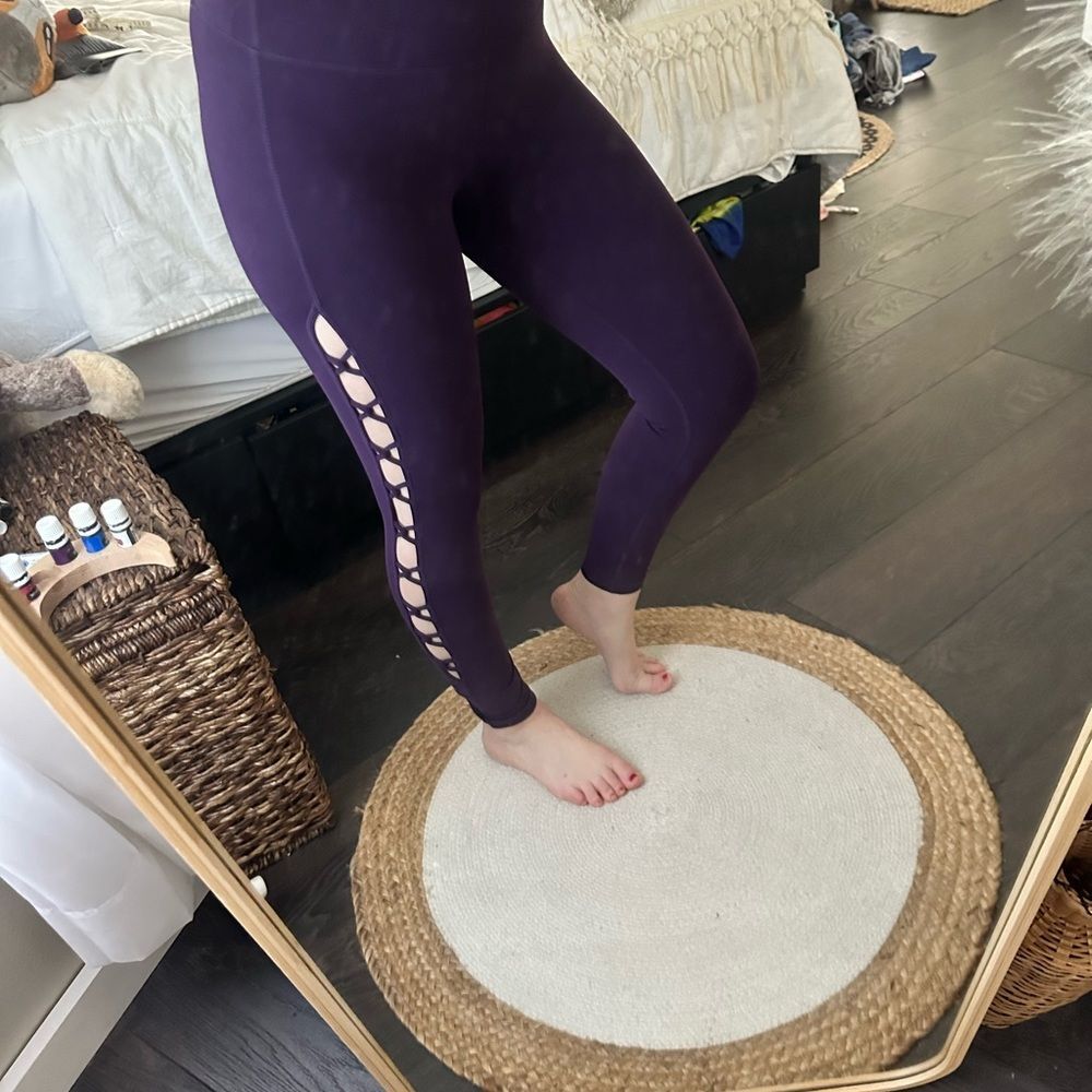 Athleta Women’s Small Purple Shiva 7/8 Cutout Leggings - Picture 8 of 8